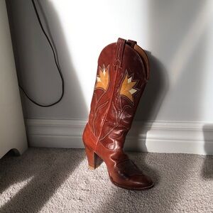 RARE 70’s Dan Post Brown Leather Western Heeled Boot with floral Inlays